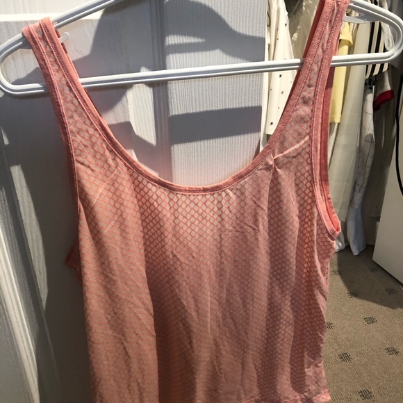 Lululemon scallop back tank - Picture 2 of 4